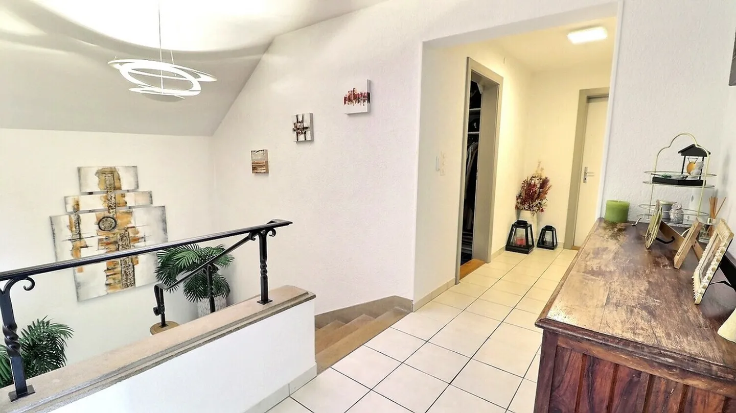 Grande proprietà familiare con piscina situata a Mont-sur-Lausanne - Foto 9 di 13