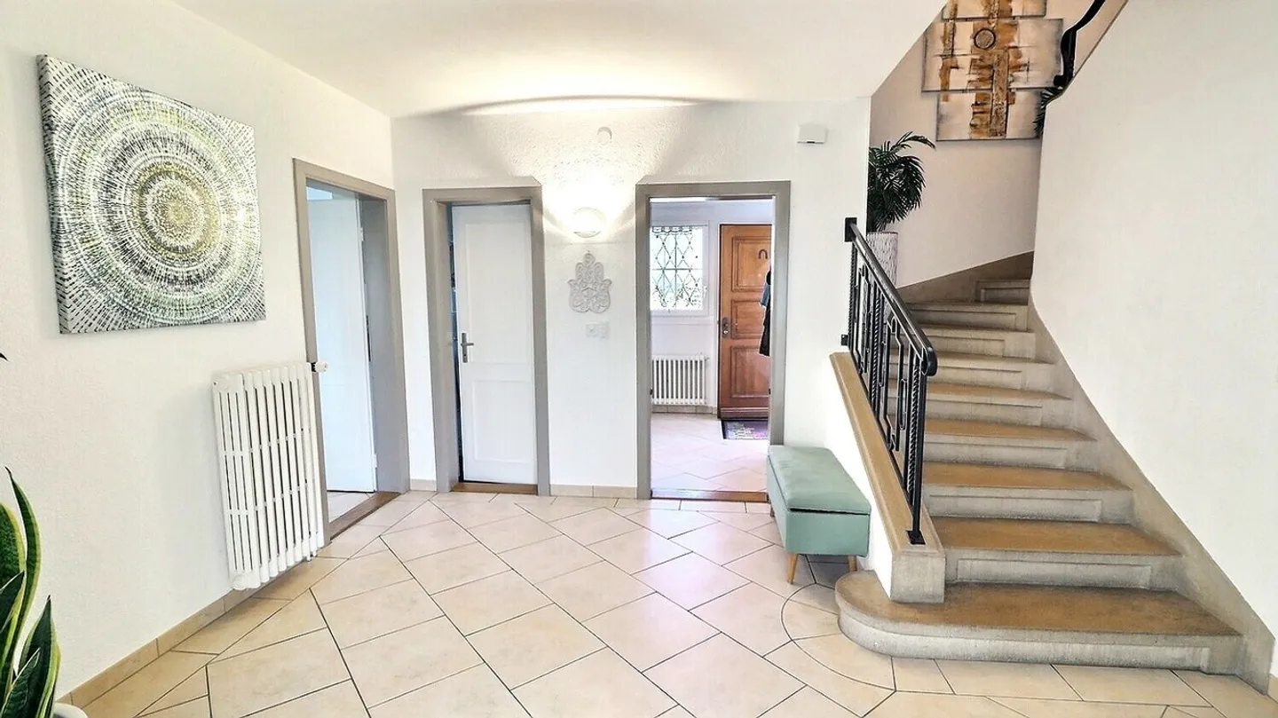 Grande proprietà familiare con piscina situata a Mont-sur-Lausanne - Foto 4 di 13