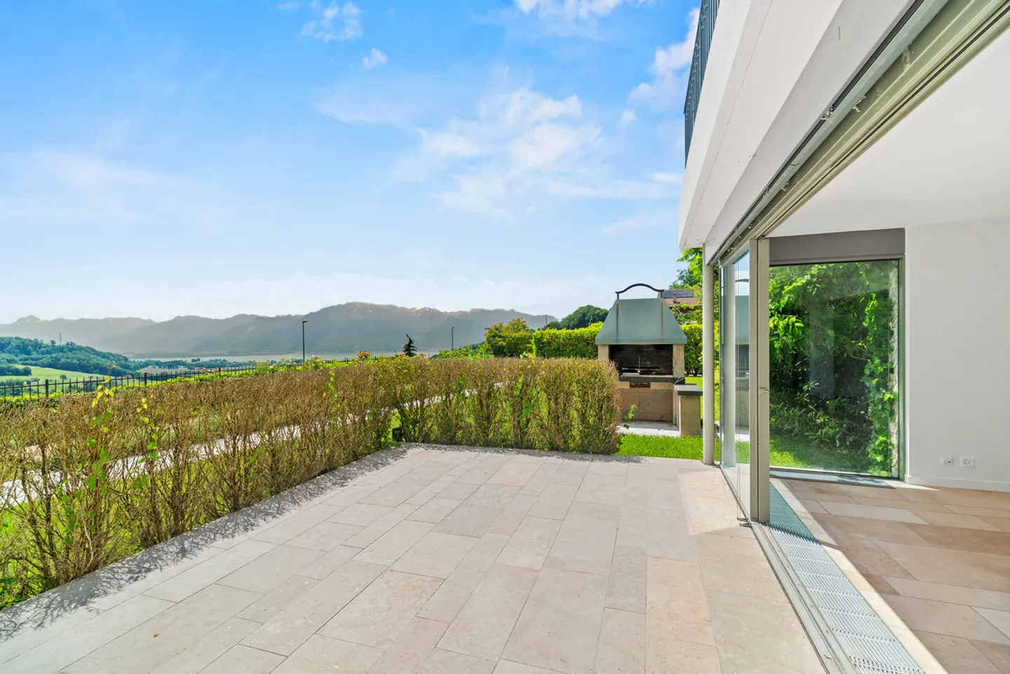 Bellissima proprietà con piscina sulle alture di Vevey - Foto 7 di 13