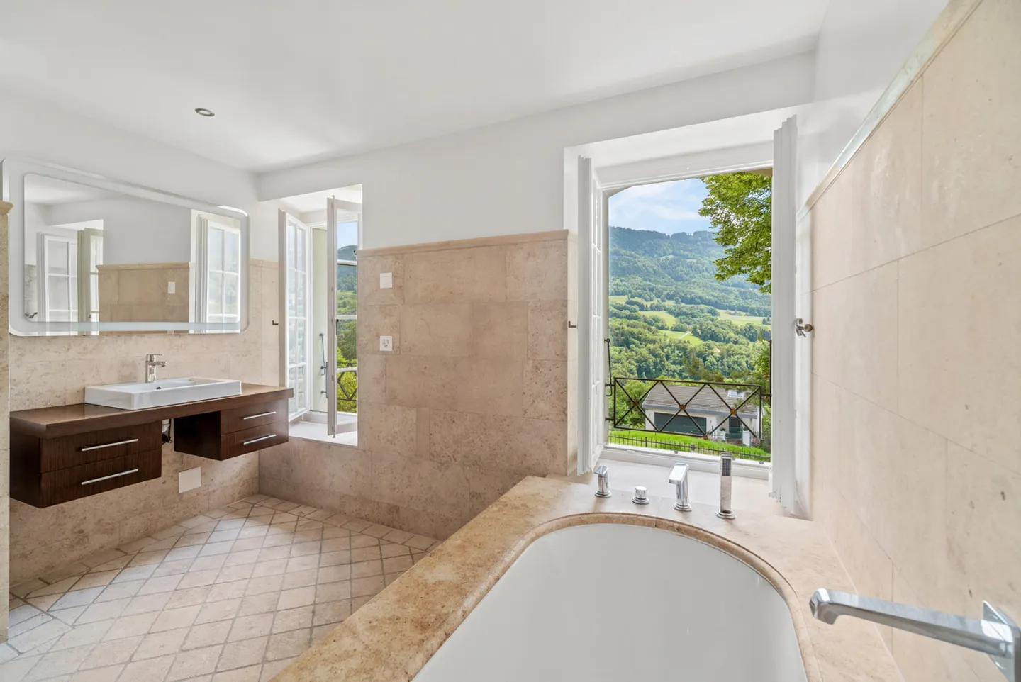 Bellissima proprietà con piscina sulle alture di Vevey - Foto 11 di 13