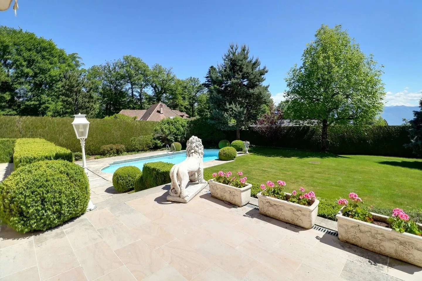 Very beautiful master property in a sought-after area of Lausanne. - Photo 12 of 13