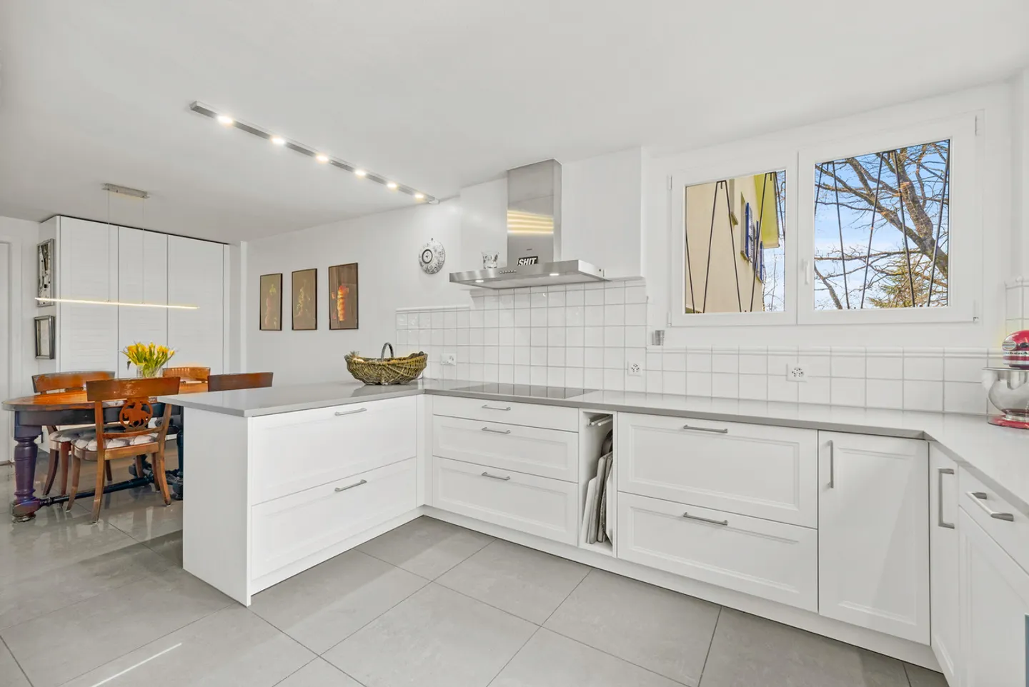 Superba proprietà familiare con piscina e vista a Epalinges - Foto 9 di 13