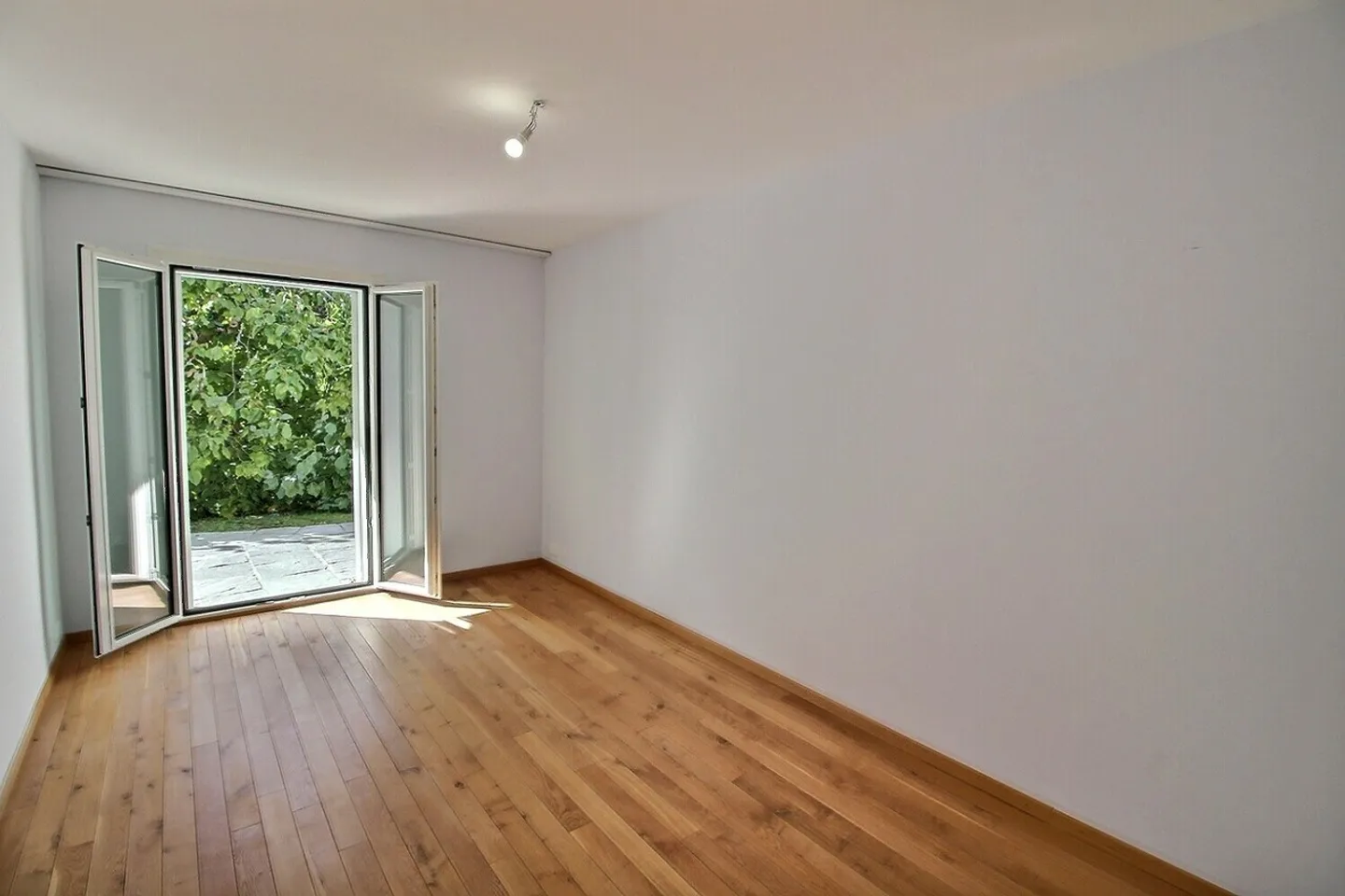 Bella casa familiare e spaziosa situata a Mont-sur-Lausanne - Foto 8 di 13