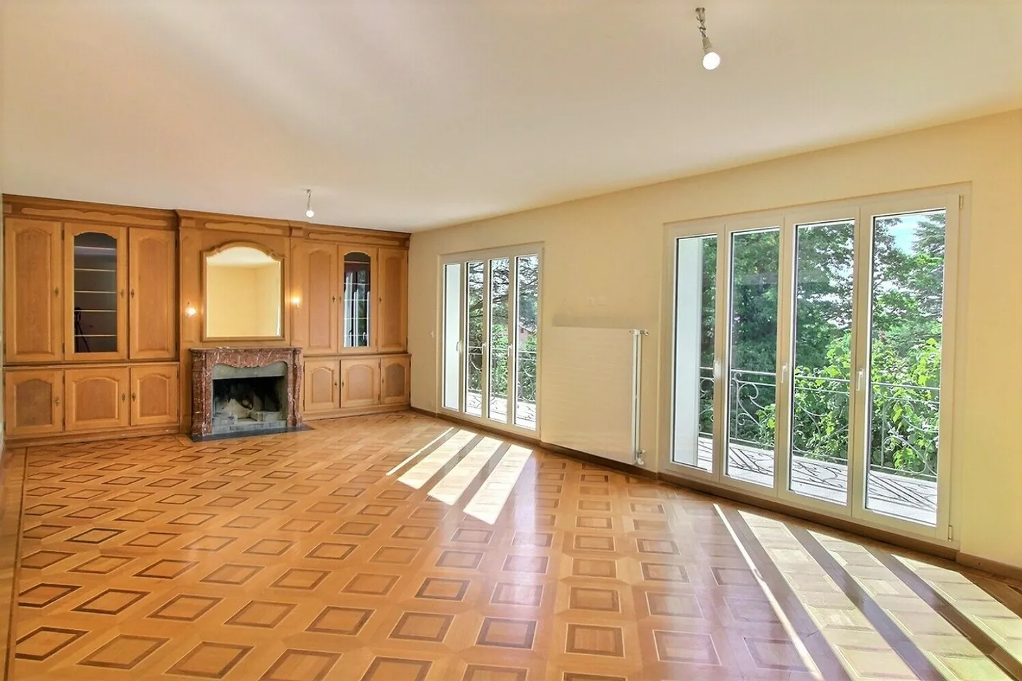 Bella casa familiare e spaziosa situata a Mont-sur-Lausanne - Foto 3 di 13