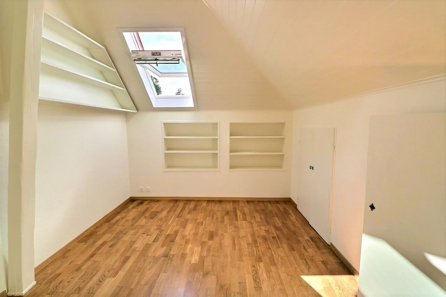Bella casa familiare e spaziosa situata a Mont-sur-Lausanne - Foto 11 di 13