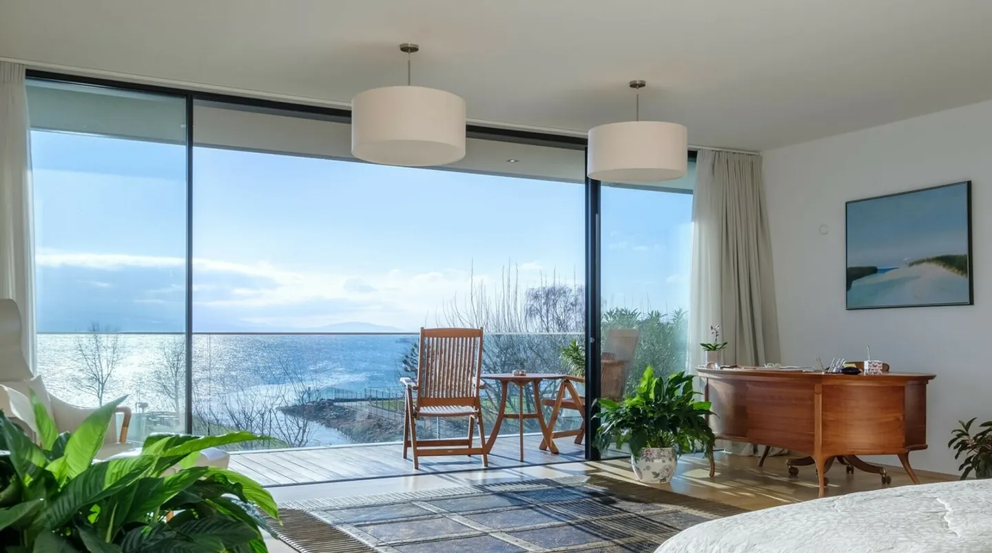 High-end duplex with panoramic view, 2nd line of the lake - Photo 7 of 9