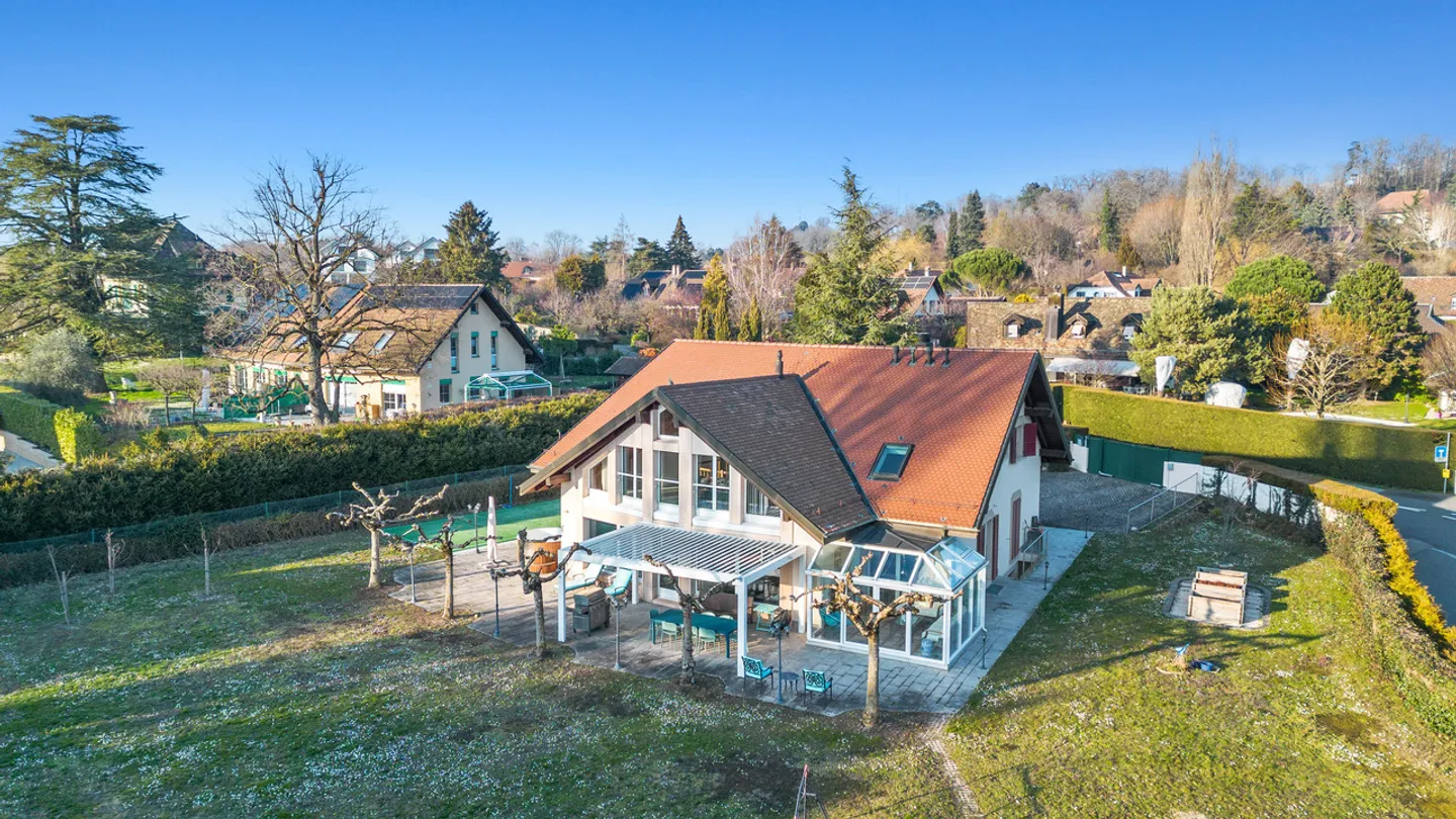 Belle propriété familiale dans un quartier calme proche de Lausanne - Photo 2 sur 13