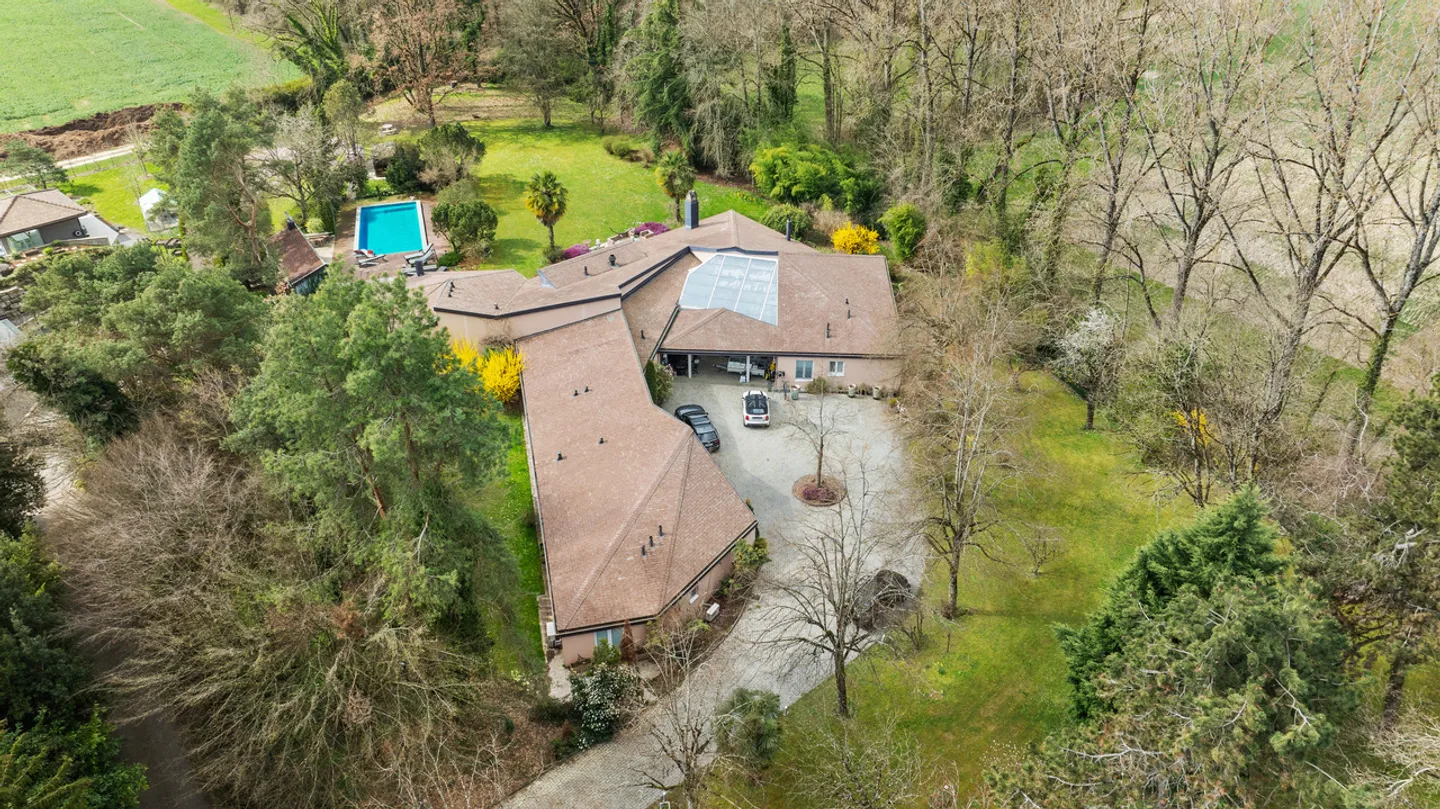 Wunderschönes Architektenhaus mit Pool in Lussy sur Morges - Foto 3 von 13