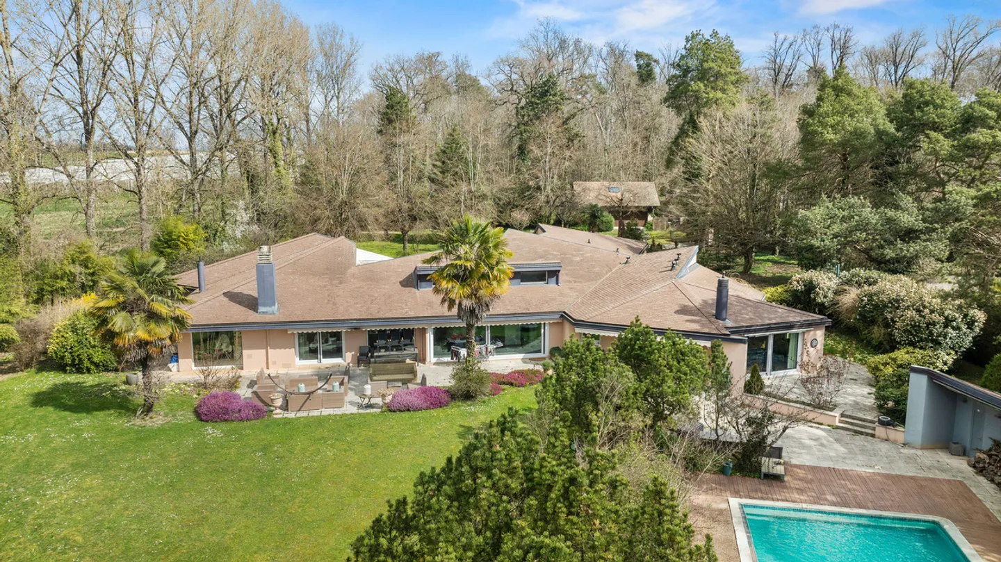 Wunderschönes Architektenhaus mit Pool in Lussy sur Morges - Foto 1 von 13