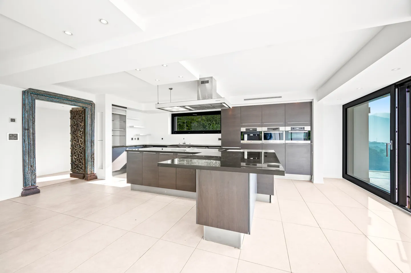 Ein atemberaubender Blick über die Höhen von Chardonne mit Pool - Foto 4 von 13