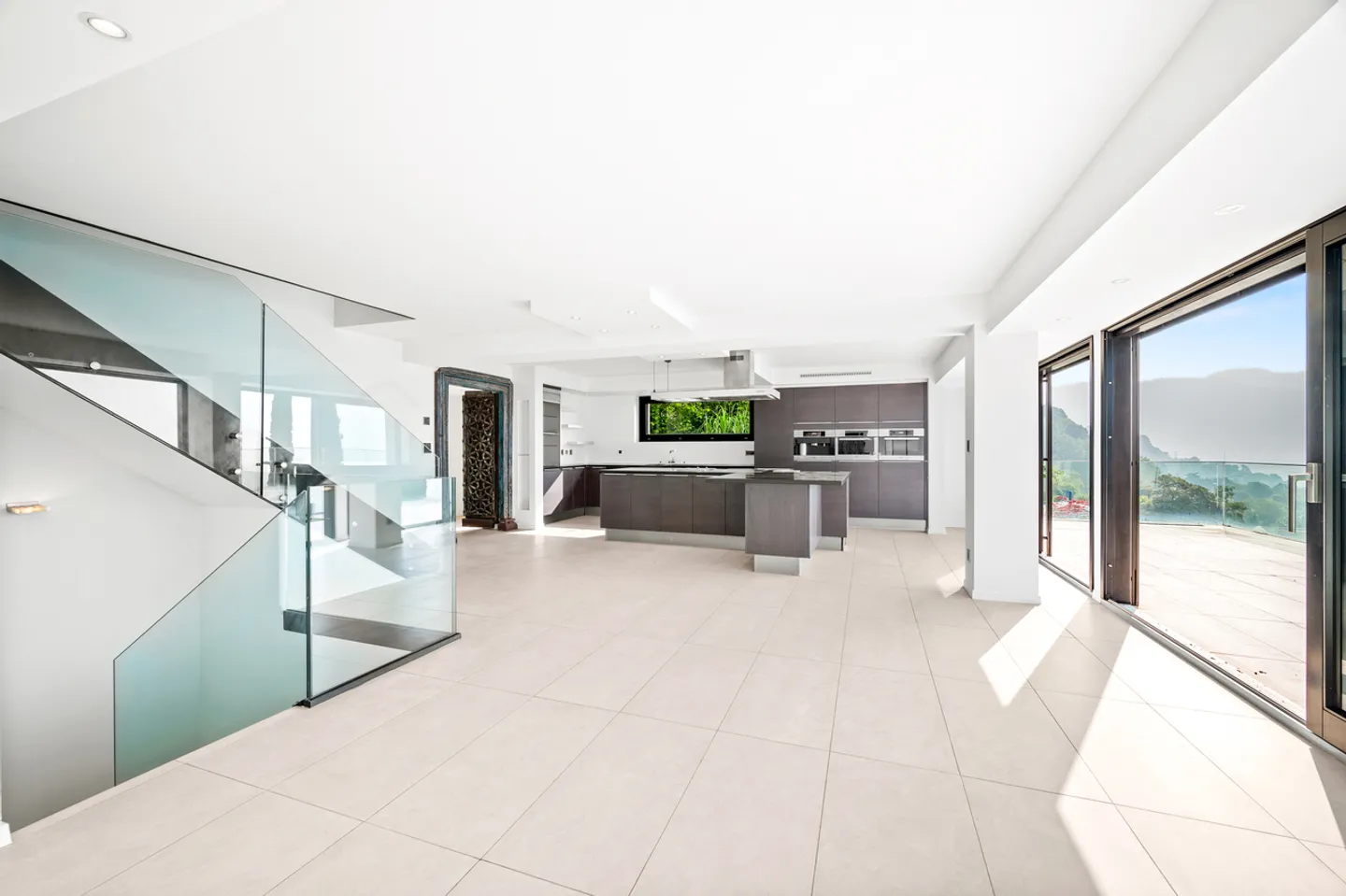 Ein atemberaubender Blick über die Höhen von Chardonne mit Pool - Foto 2 von 13