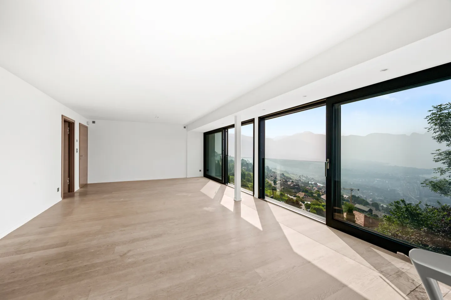 Ein atemberaubender Blick über die Höhen von Chardonne mit Pool - Foto 10 von 13