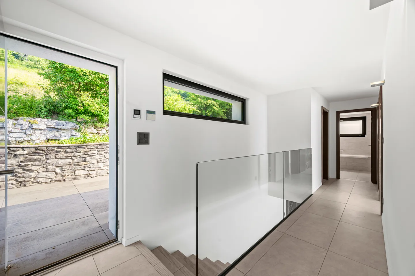 Ein atemberaubender Blick über die Höhen von Chardonne mit Pool - Foto 12 von 13