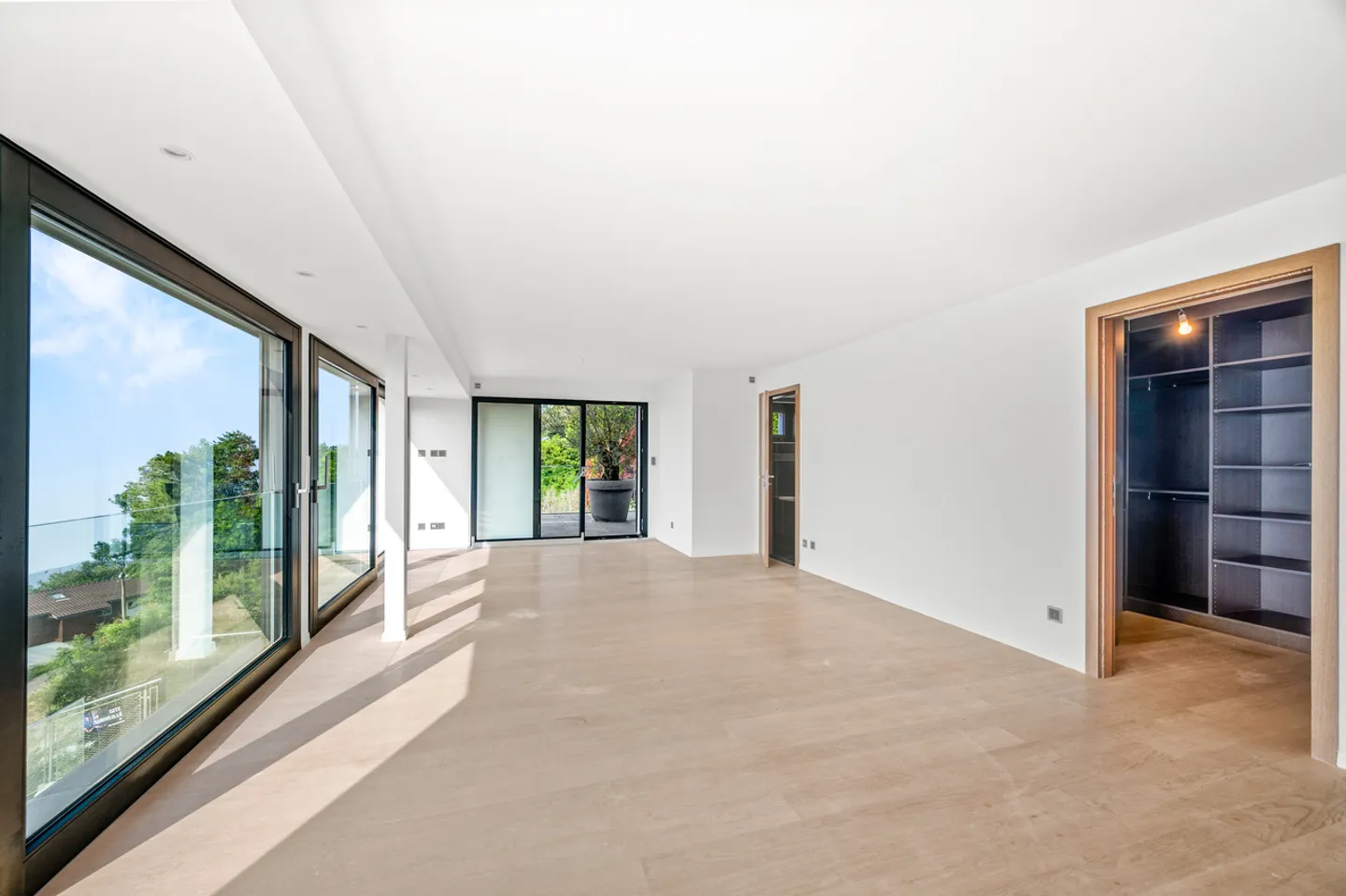 Ein atemberaubender Blick über die Höhen von Chardonne mit Pool - Foto 8 von 13