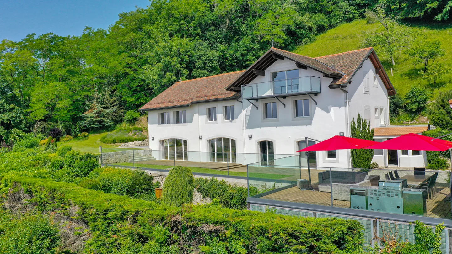 Proprietà ristrutturata, piscina e vista panoramica sul lago, Mont-sur-Rolle - Foto 1 di 13