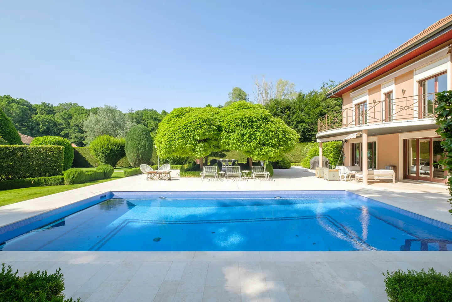 Spaziosa villa familiare con splendido giardino paesaggistico e piscina, Mies - Foto 2 di 13