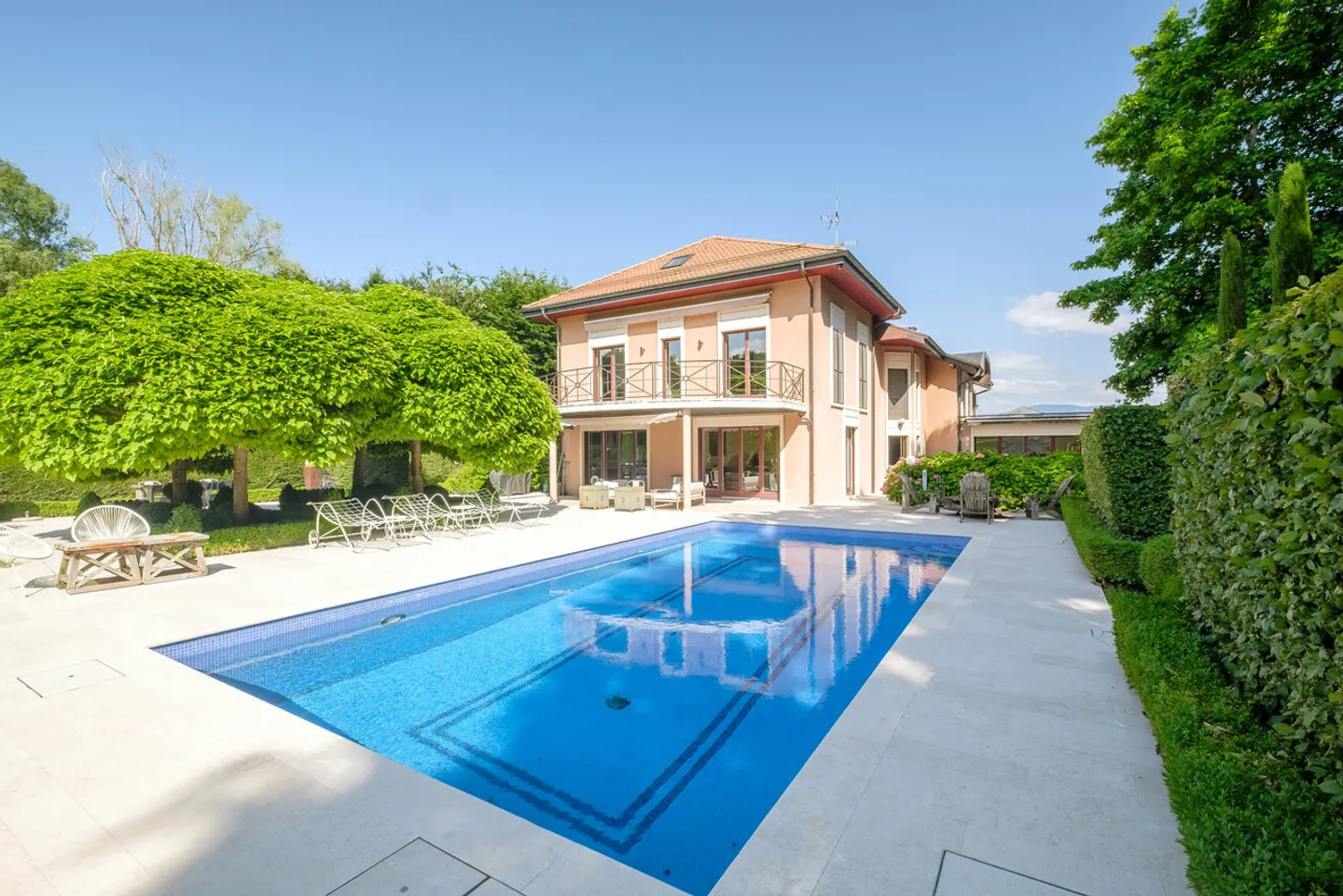 Spaziosa villa familiare con splendido giardino paesaggistico e piscina, Mies - Foto 3 di 13