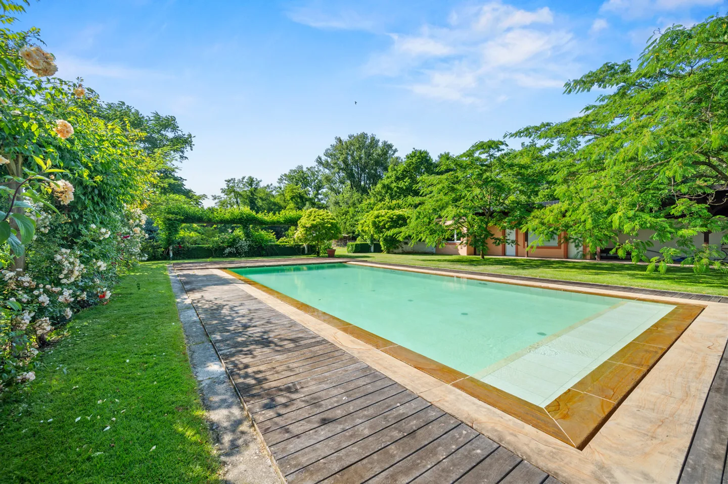 Exceptional property of 2 hectares, pond, river, near Lausanne - Photo 1 of 13