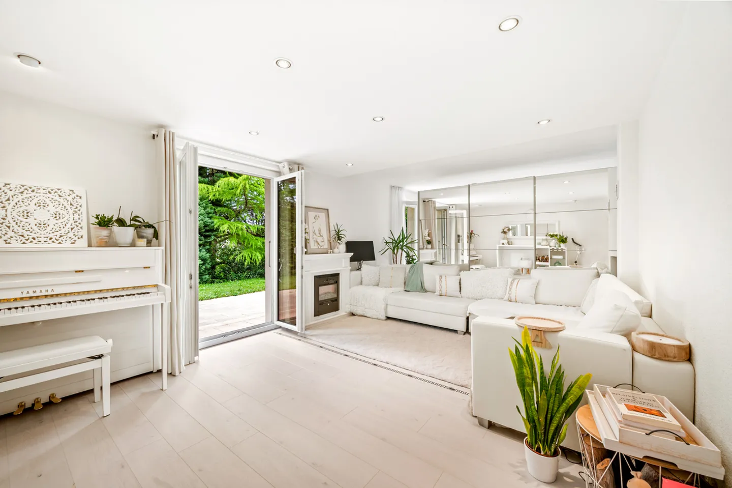 Beautiful family villa renovated in Mont sur Lausanne - Photo 3 of 13