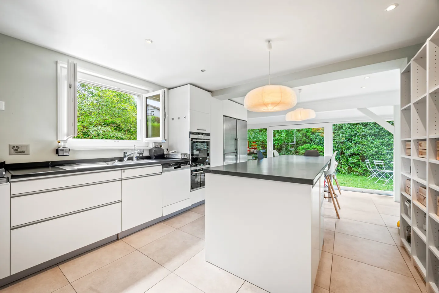 Beautiful family villa renovated in Mont sur Lausanne - Photo 4 of 13