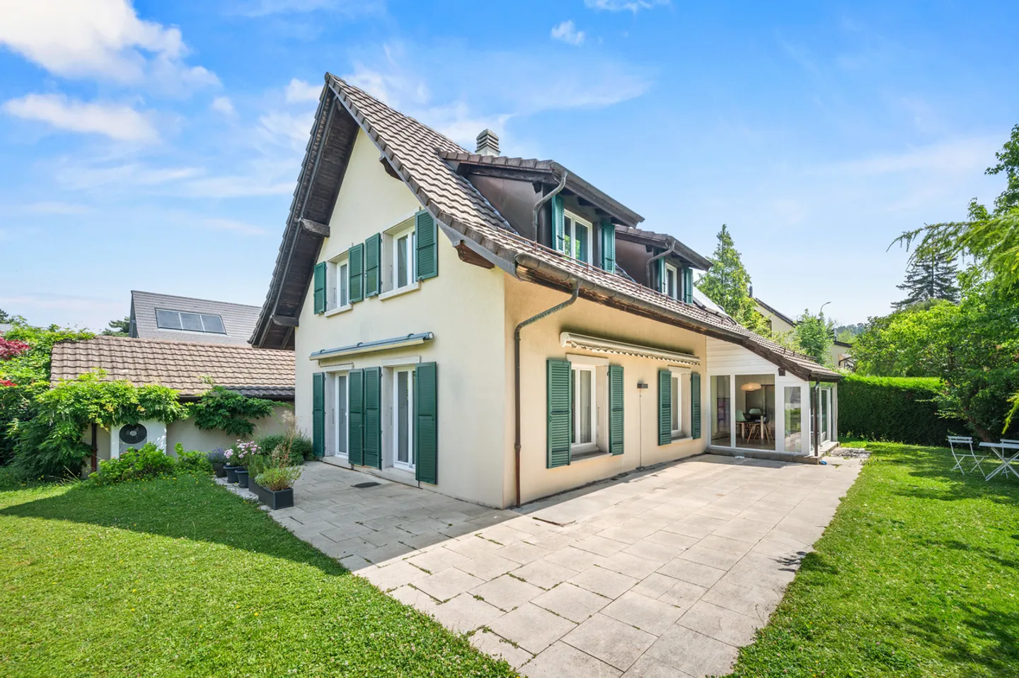 Beautiful family villa renovated in Mont sur Lausanne - Photo 1 of 13