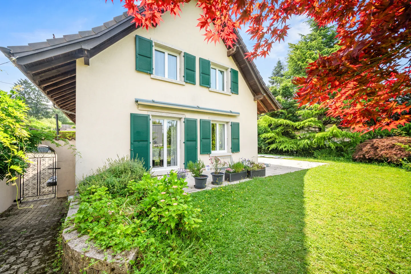 Beautiful family villa renovated in Mont sur Lausanne - Photo 2 of 13