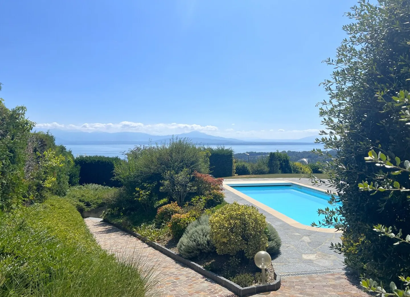 Affascinante proprietà, vista panoramica e piscina, a Mont-sur-Rolle - Foto 1 di 13