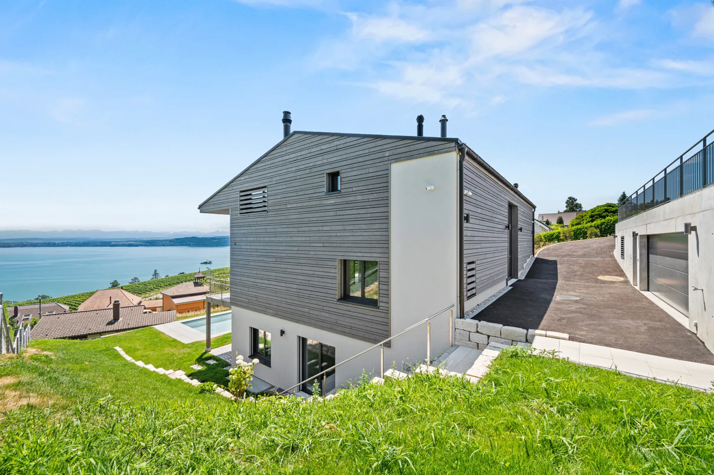 Contemporary villa with lake view, vineyards and castle, Vaumarcus - Photo 3 of 13