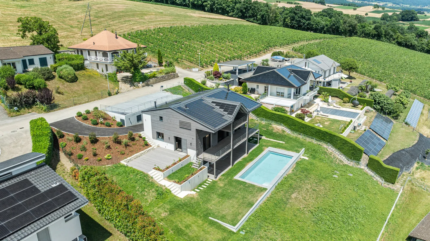 Contemporary villa with lake view, vineyards and castle, Vaumarcus - Photo 1 of 13