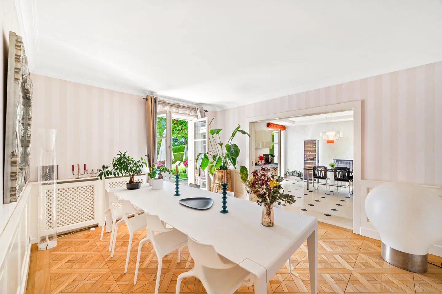 Elegant property with swimming pool in a green setting in Lausanne - Photo 10 of 13