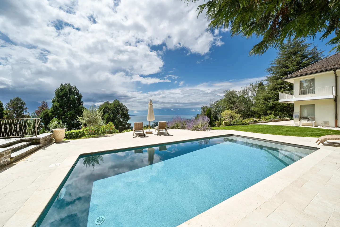 Wunderschönes Anwesen mit Pool, Panoramablick über Montreux - Foto 2 von 13