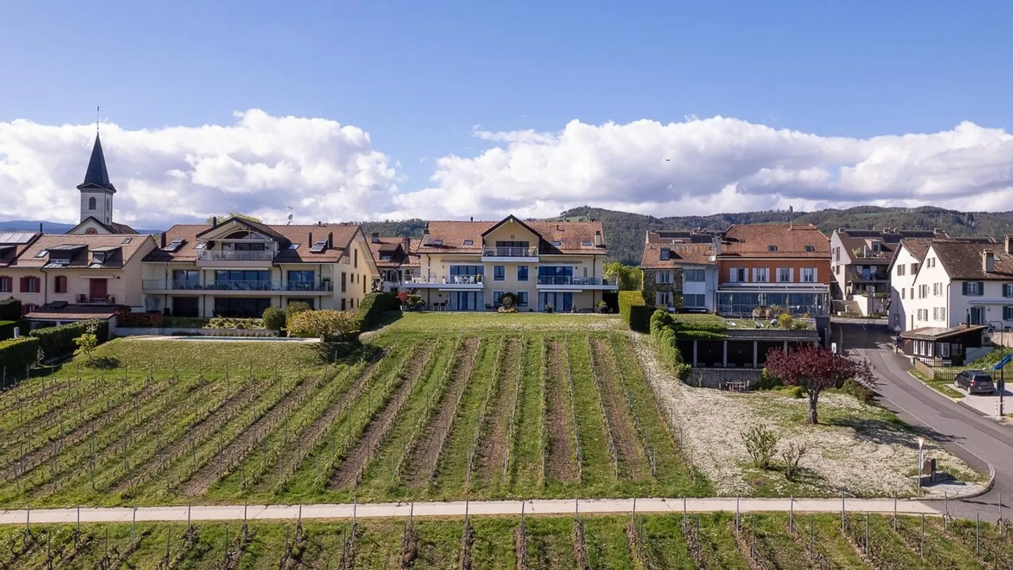 Bellissimo appartamento al piano giardino con vista panoramica a Bursinel - Foto 2 di 11