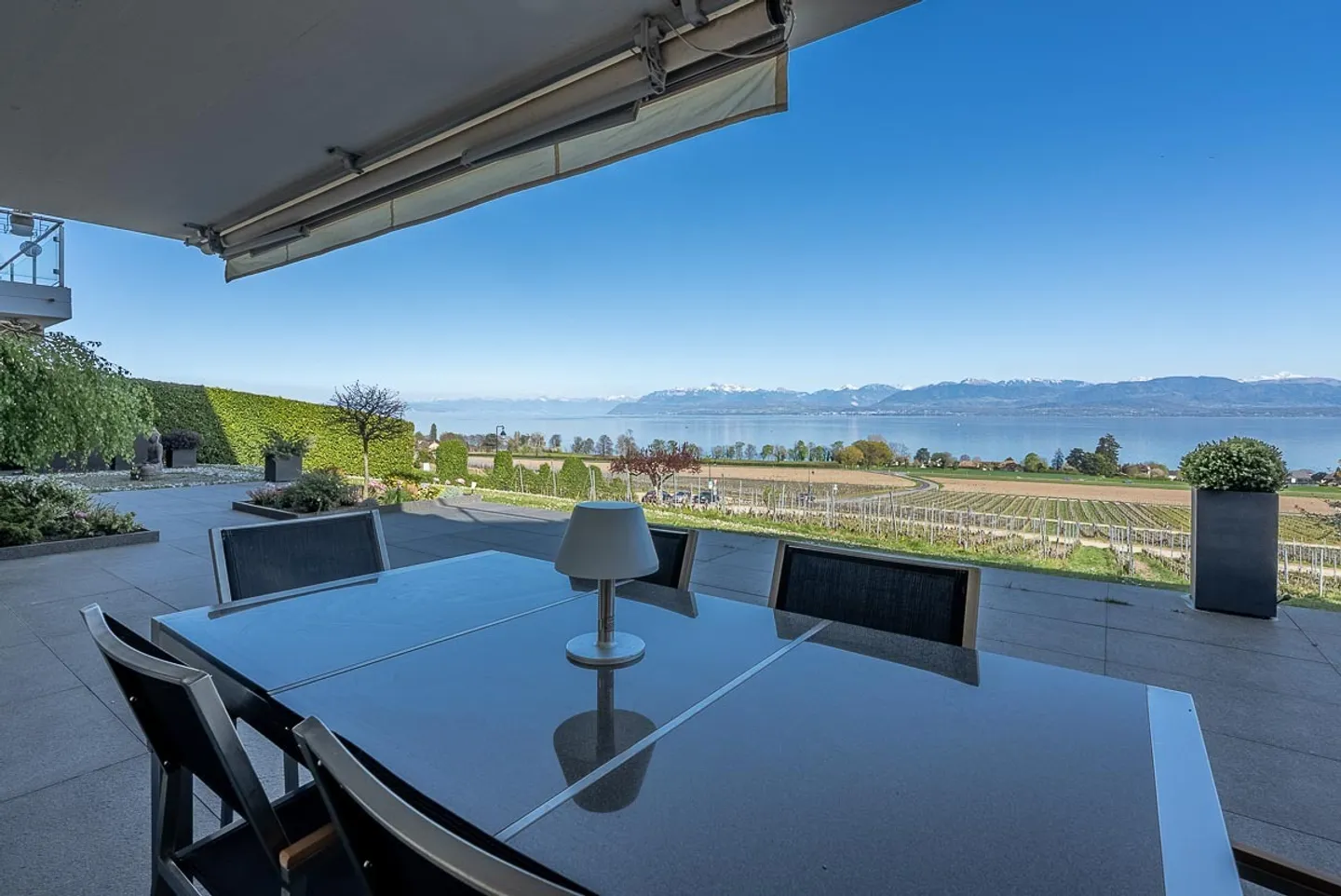 Bellissimo appartamento al piano giardino con vista panoramica a Bursinel - Foto 1 di 11