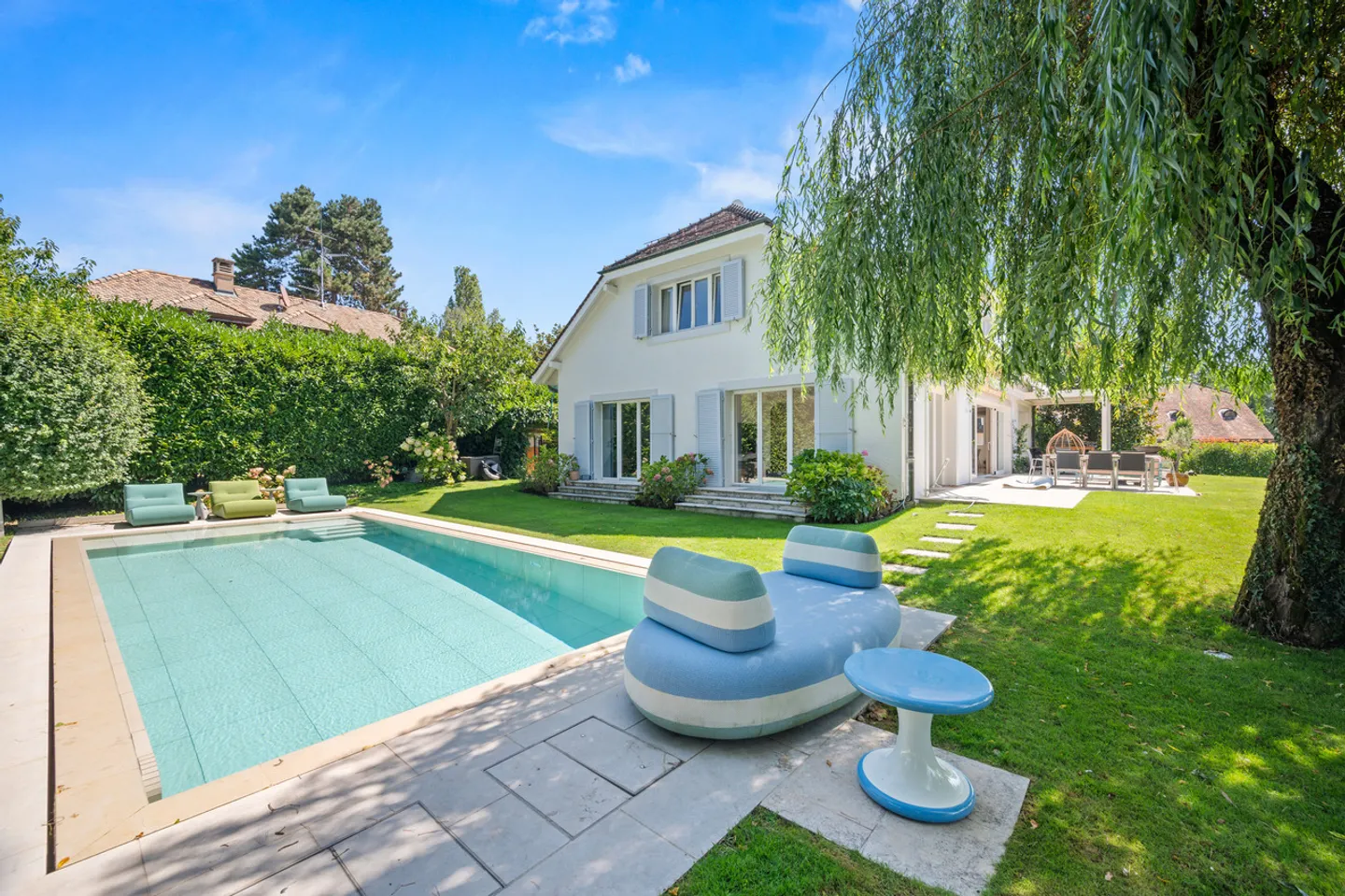 Piacevole villa familiare con piscina, vista lago, riva sinistra - Foto 1 di 13