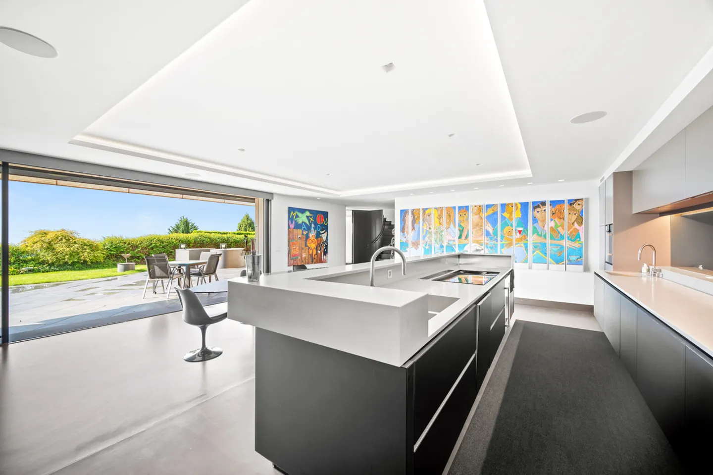 Stunning property with lake view and indoor pool in Givrins - Photo 7 of 13