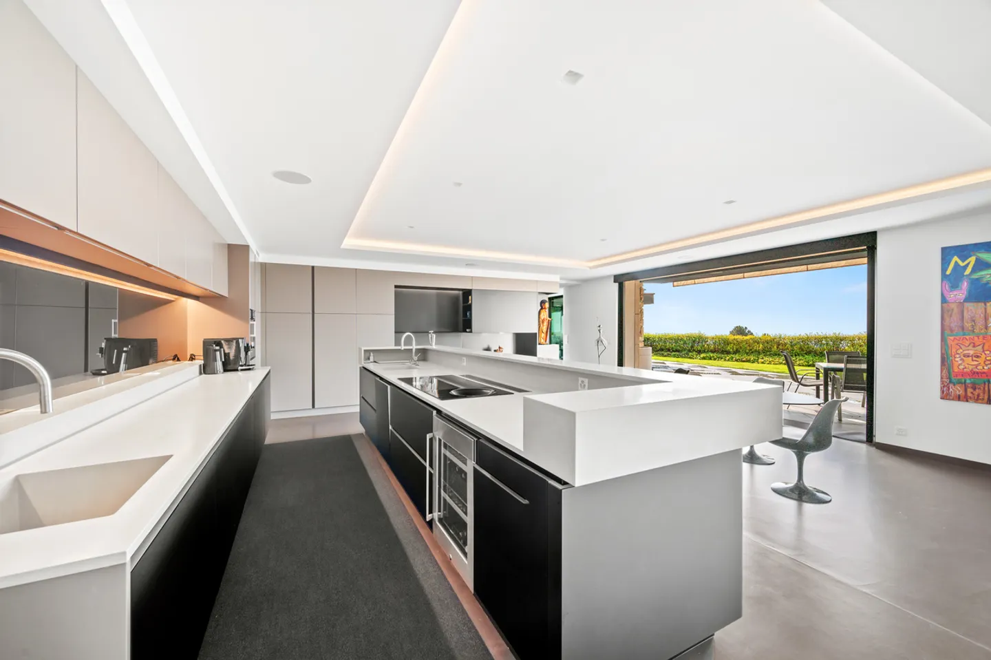 Stunning property with lake view and indoor pool in Givrins - Photo 5 of 13