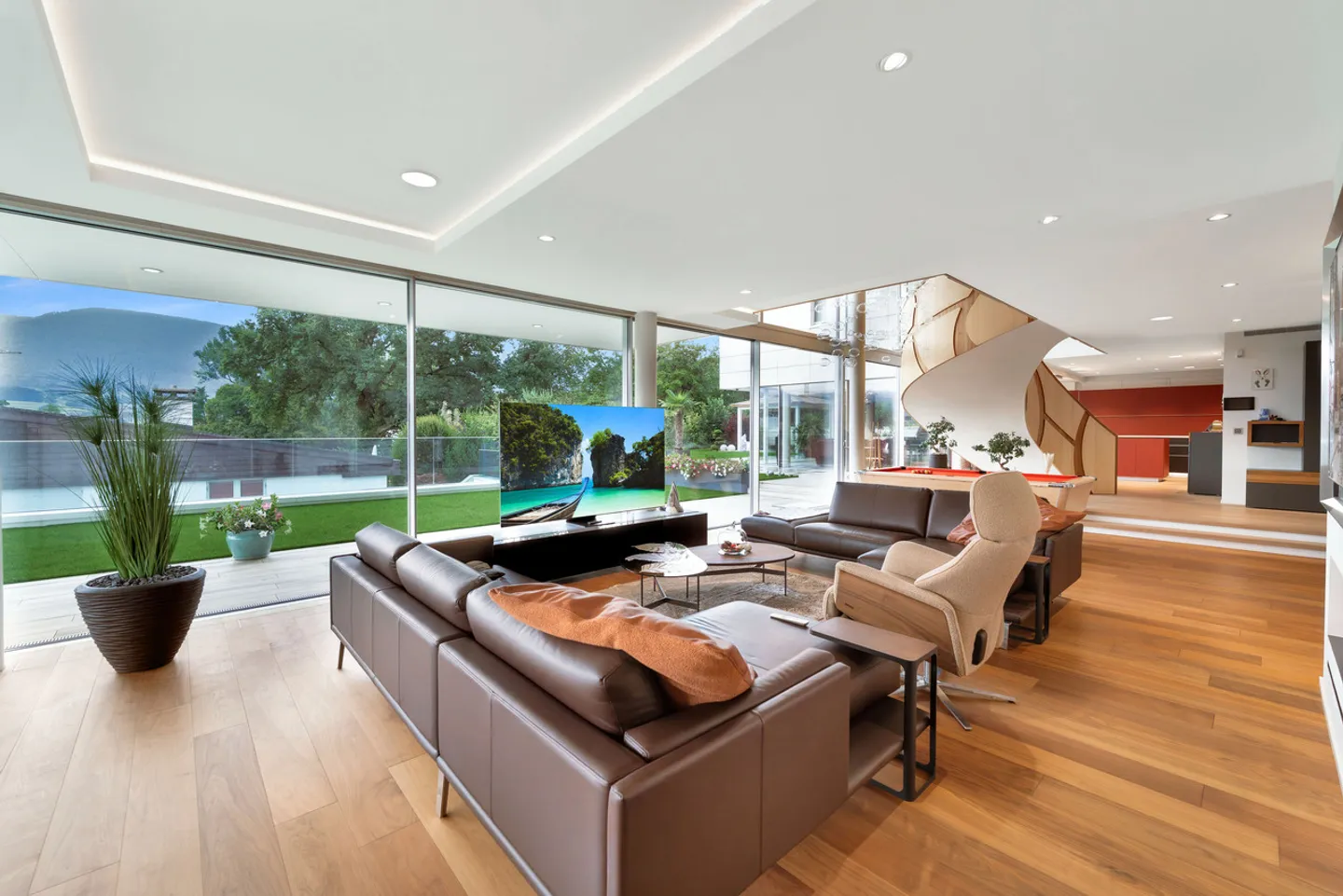 Außergewöhnliche Villa - Zeitgenössisches Design und Hochwertige Ausstattung - Foto 5 von 12