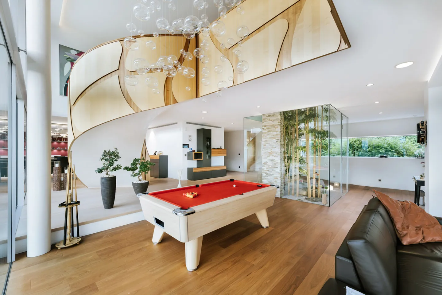 Außergewöhnliche Villa - Zeitgenössisches Design und Hochwertige Ausstattung - Foto 6 von 12