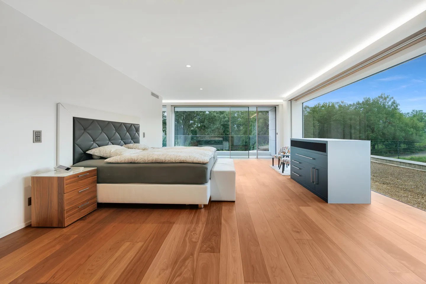 Außergewöhnliche Villa - Zeitgenössisches Design und Hochwertige Ausstattung - Foto 7 von 12