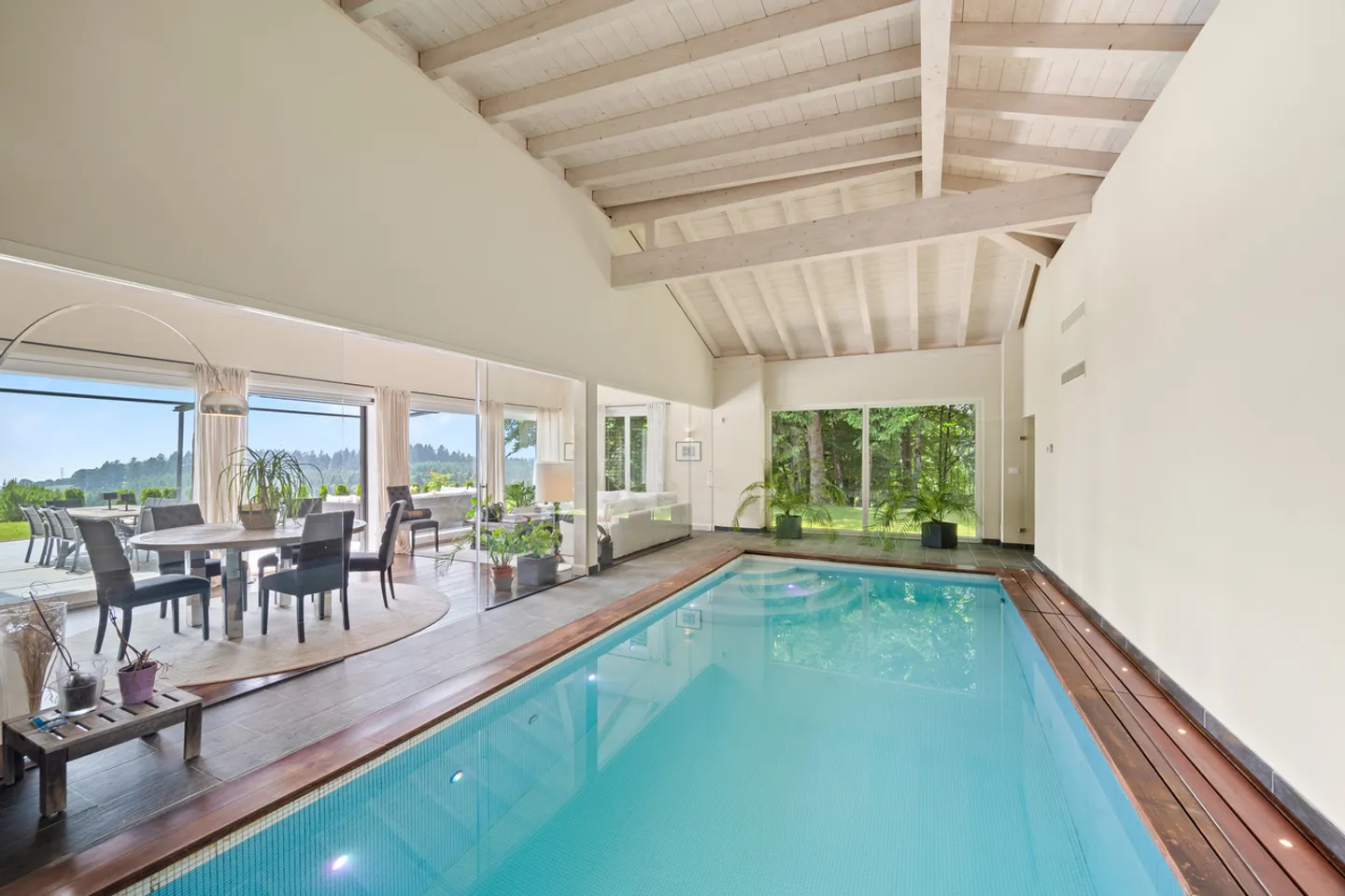 Elegant family property, without nuisance and with lake view. - Photo 6 of 13