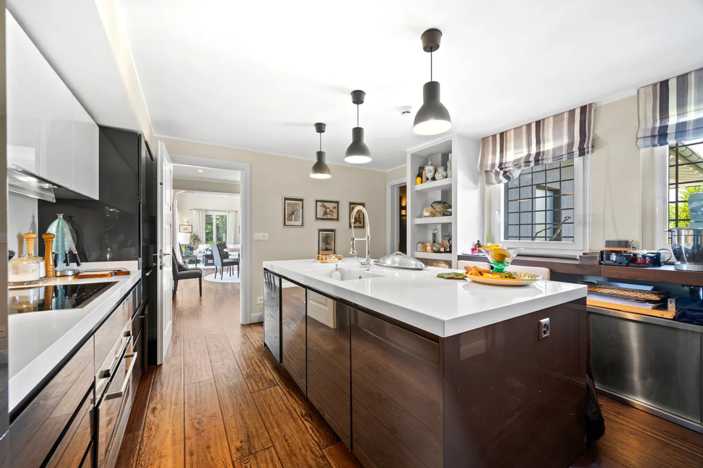 Elegant family property, without nuisance and with lake view. - Photo 5 of 13