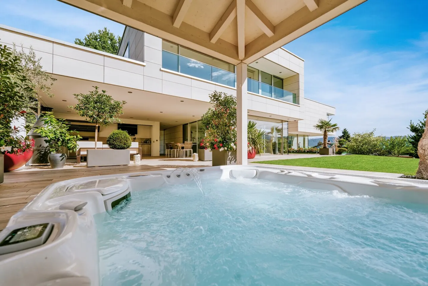 Außergewöhnliche Villa - Zeitgenössisches Design und Hochwertige Ausstattung - Foto 2 von 12