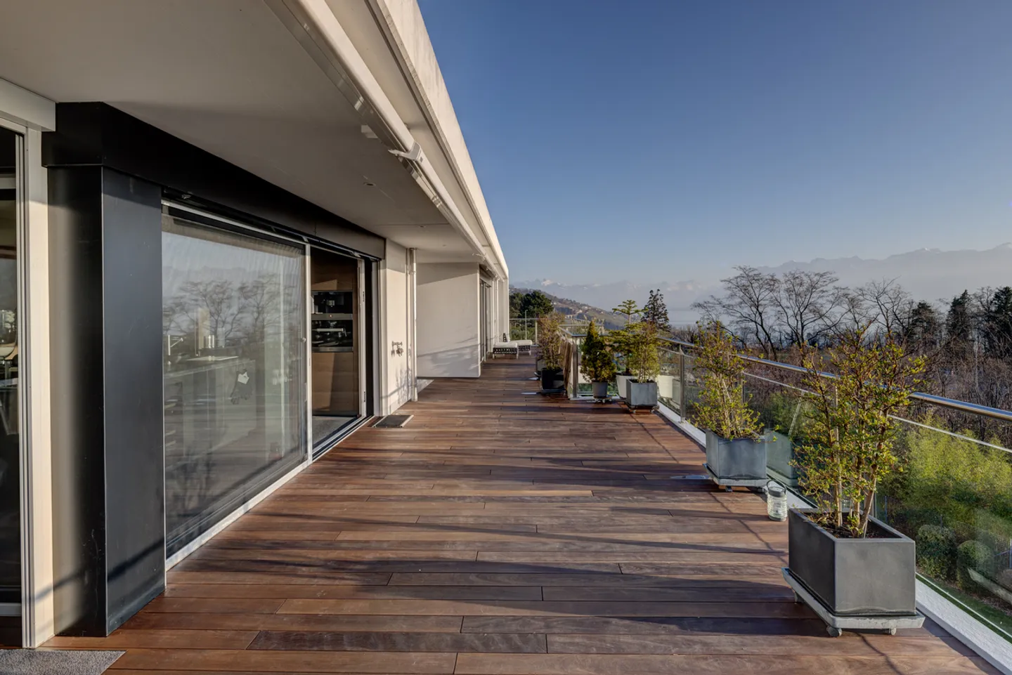 Attico contemporaneo con vista panoramica, terrazza a Lutry - Foto 2 di 13