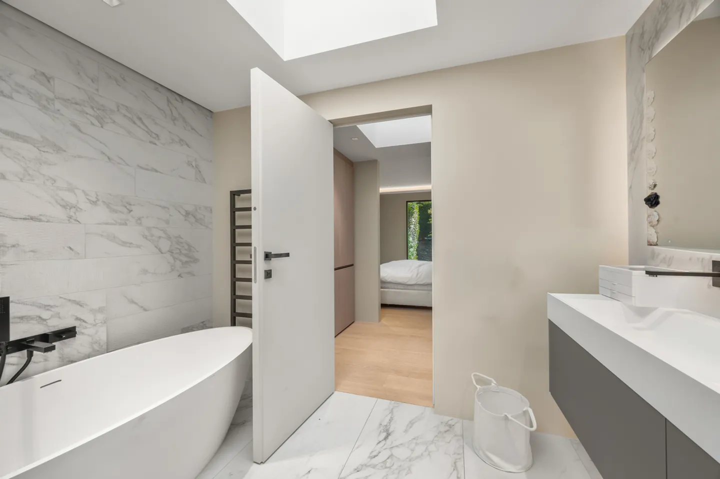 Außergewöhnliche zeitgenössische Villa mit Seeblick und privatem Zugang, Anières - Foto 13 von 13