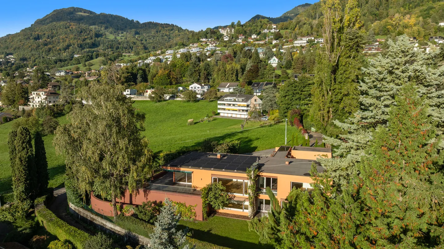 Zeitgenössisches, renoviertes Anwesen mit Panoramablick in Chernex - Foto 1 von 13