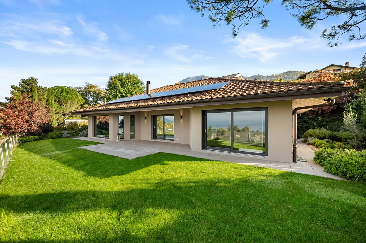 Wunderschöne ebenerdige Villa mit Panoramablick in Blonay - Foto 1 von 13