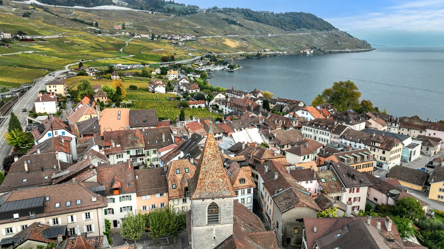 Affascinante casa di villaggio vicino al lago a Cully - Foto 1 di 13