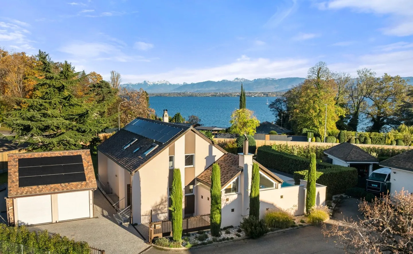 Très belle villa avec piscine et vue lac à Crans - Photo 1 sur 13