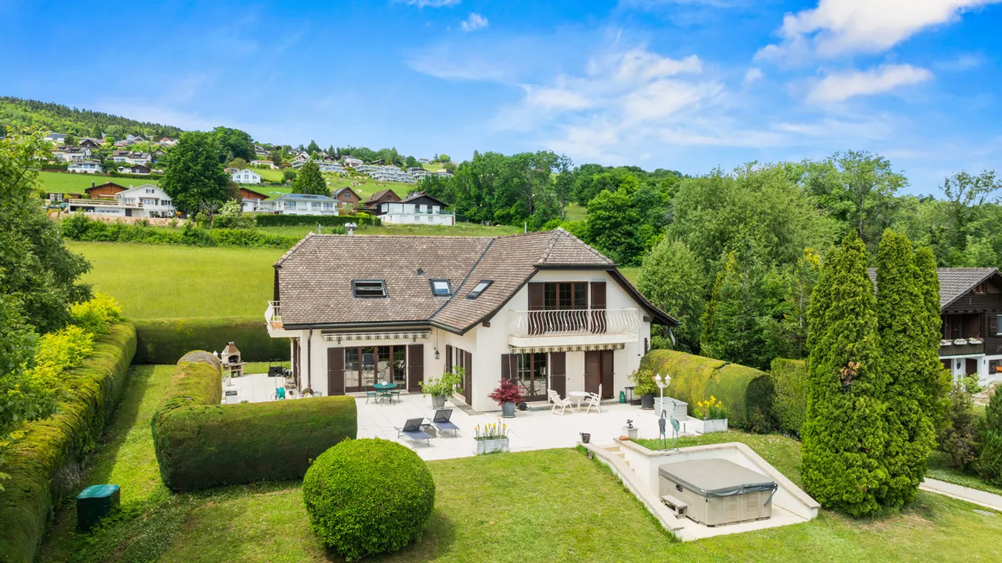 Jolie maison dans un cadre familiale à Arzier-le-muids - Photo 1 sur 13