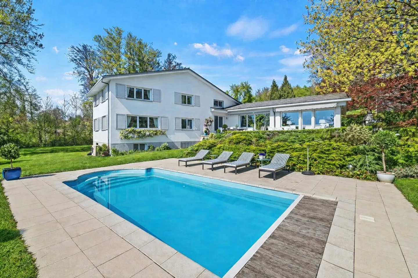 Superba proprietà familiare con piscina e vista a Epalinges - Foto 1 di 13